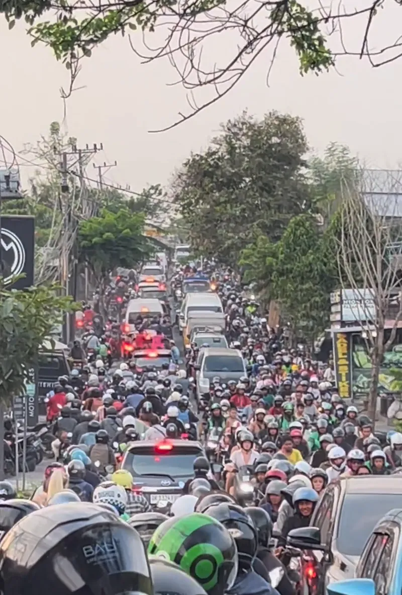 Heavy traffic in Canggu, Bali