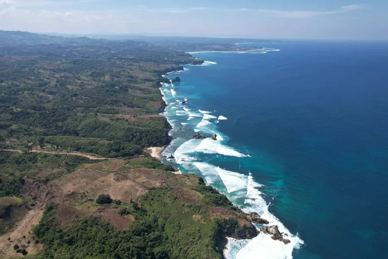Dramatic coastline of Kabisu land with turquoise waves and untouched beach